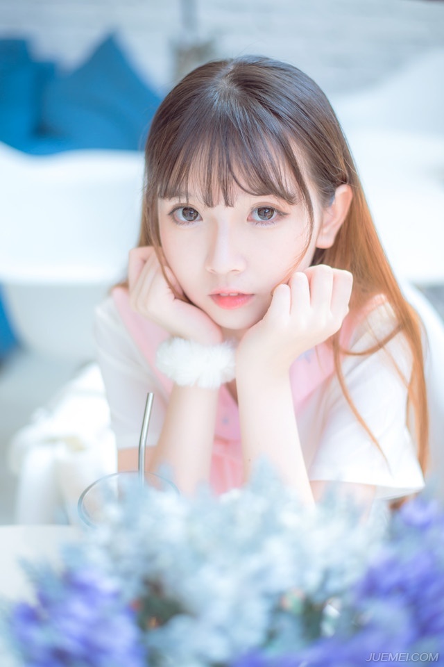 “呃……小事，我去解释一下。”孟达拍了拍脑袋，暗怪庞统怎么没把这人拴牢，原本准备等事情结束之后，再私底下说明，现在看来，必须赶快说清楚才行，否则天知道最后会闹出什么篓子。